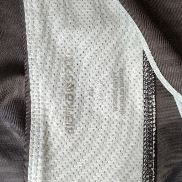 Marika Striped Grey Capri Leggings Sz XL - Picture 5 of 6